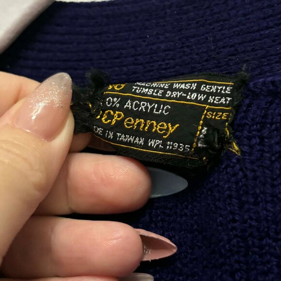 Vintage Snowflake Christmas Sweater - Picture 2 of 6